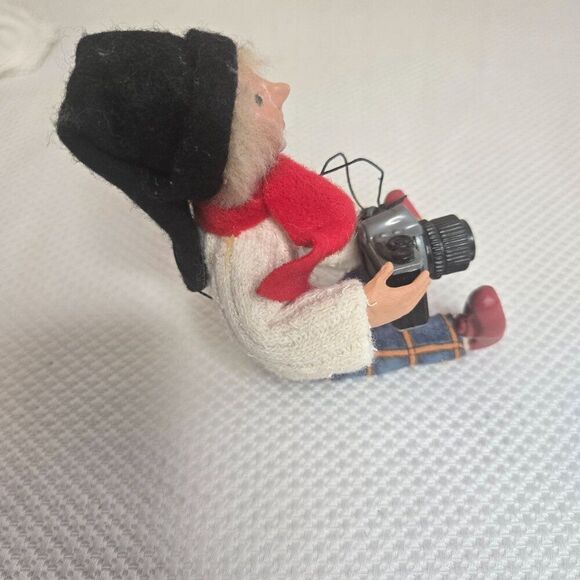 Byers Choice Kindles Christmas Ornament Photographer With Camera - Picture 4 of 6